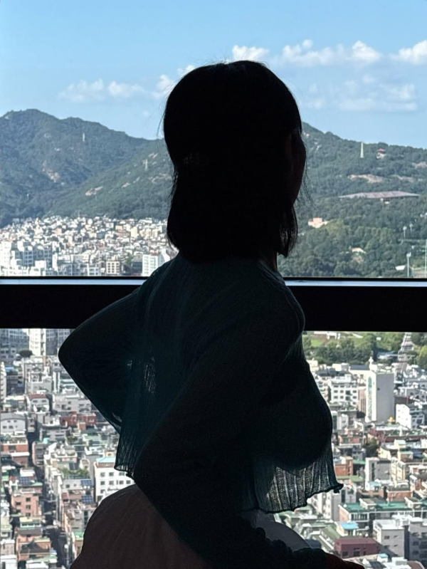 실루엣 마저 매력적인 그녀