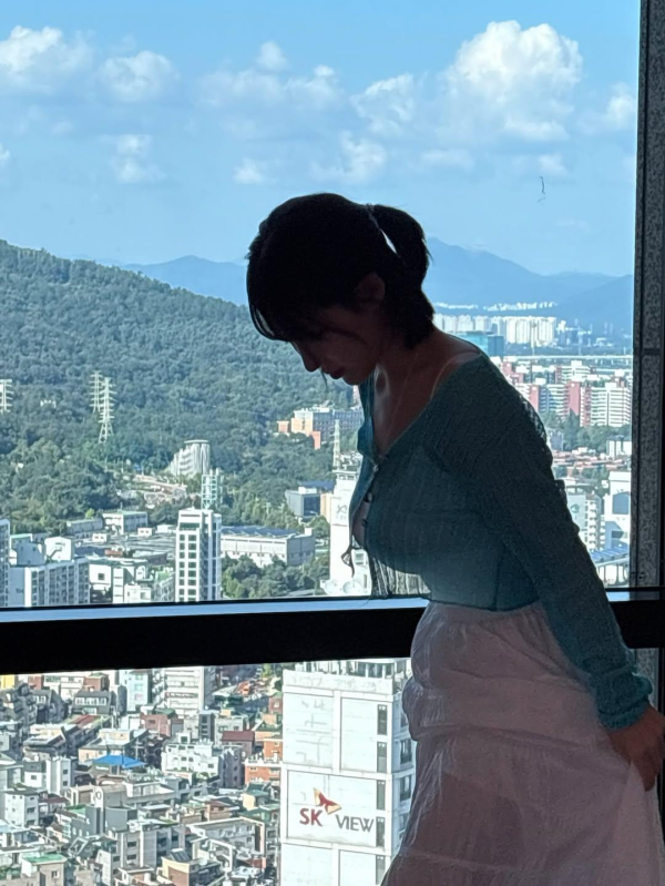 실루엣 마저 매력적인 그녀