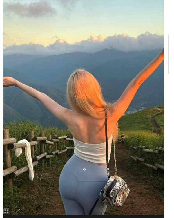 민둥산 등반한 레깅스 엘프녀