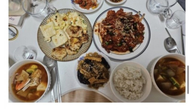 남친 밥 차려주는 20대 자취녀