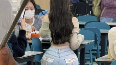 눈을 땔 수 없는 몸매