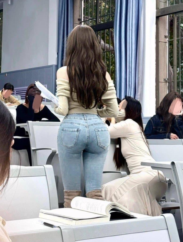 눈을 땔 수 없는 몸매