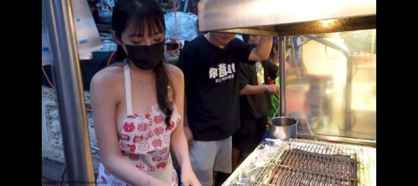 줄 서서 사 먹는 오징어 버터 구이