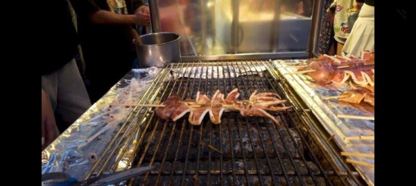 줄 서서 사 먹는 오징어 버터 구이