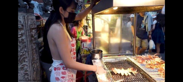 줄 서서 사 먹는 오징어 버터 구이