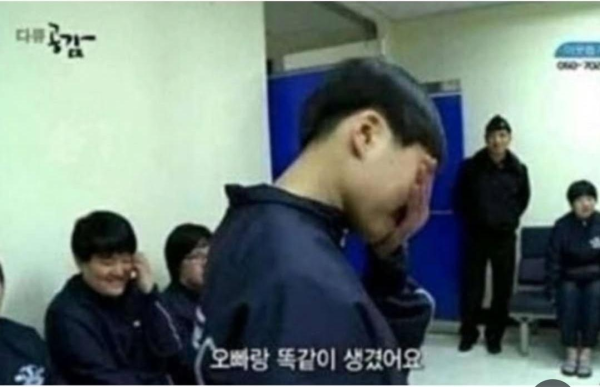 여군이 머리 밀고 우는 이유