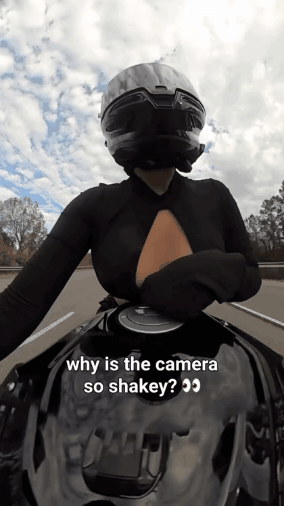 라이딩 하다 폰 거치대가 부러진 여자