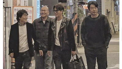 21년만에 화해한 동창들