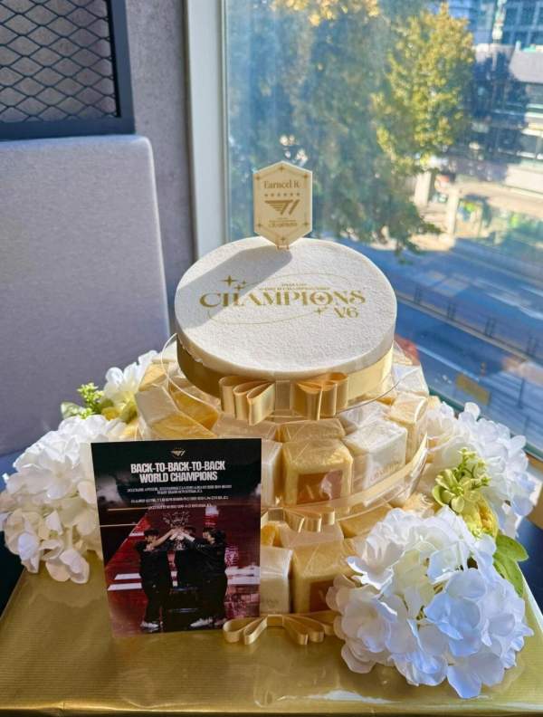 T1이 다른 팀들에게 보낸 우승떡