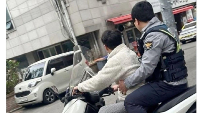 경찰이 오토바이 운전할 줄 모르면 생기는 일